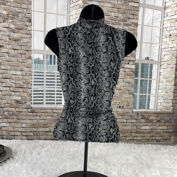 Women’s Olivia Rae Black & White Sleeveless Classy Shirt (M) AS13 - Picture 2 of 9